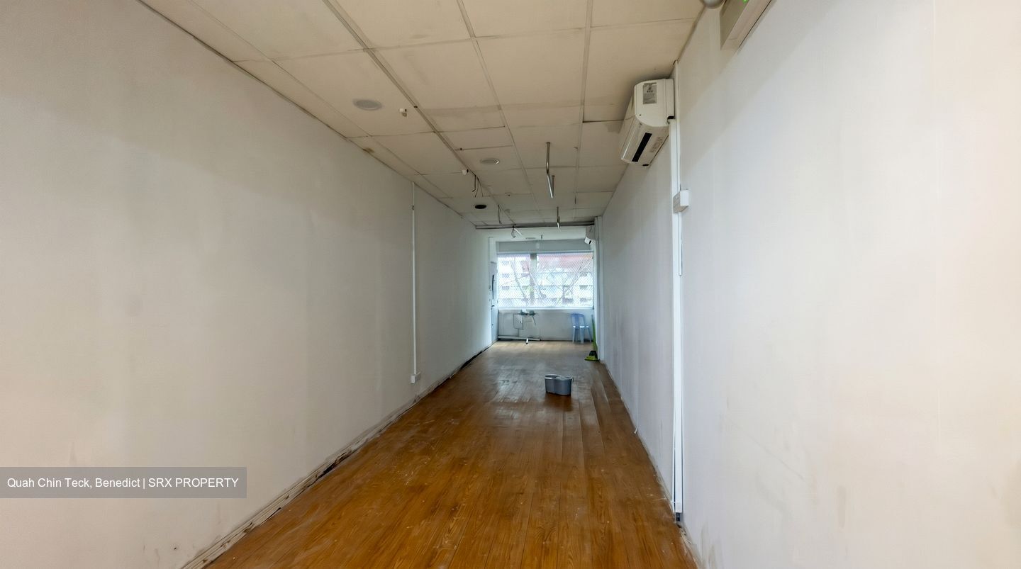 Boon Lay Shopping Centre (D22), Shop House #565215941